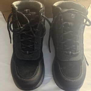 Clarks Men's Black High-Top Shoes, Size 7.5